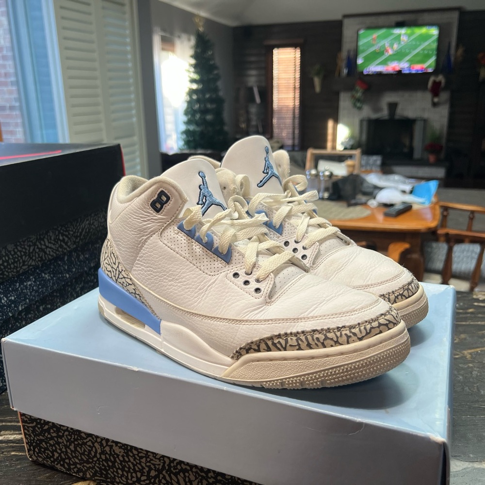 Air Jordan 3 Retro UNC